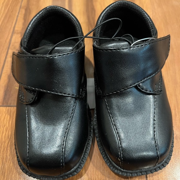 Black dress up shoes for toddlers size 4 - Picture 2 of 5